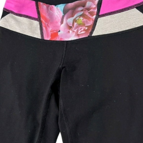 SZ 6 LULULEMON SECRET GARDEN  WUNDER UNDER PANT REVERSIBLE - Picture 3 of 7